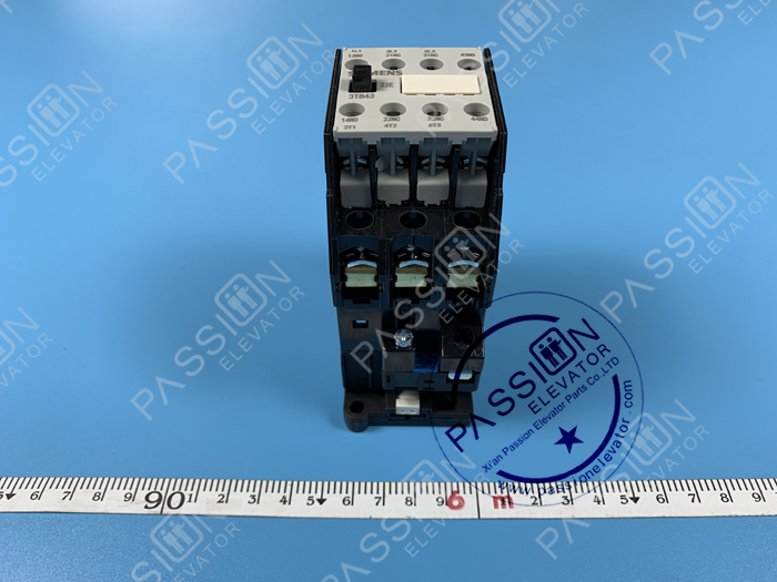 New In Box SIEMENS 3TB43 22-0X 22E AC Contactor 